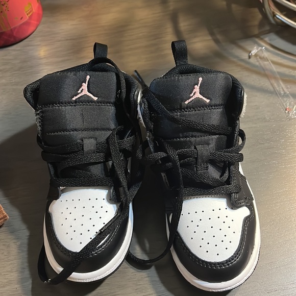 Jordan’s 1 - Picture 3 of 4